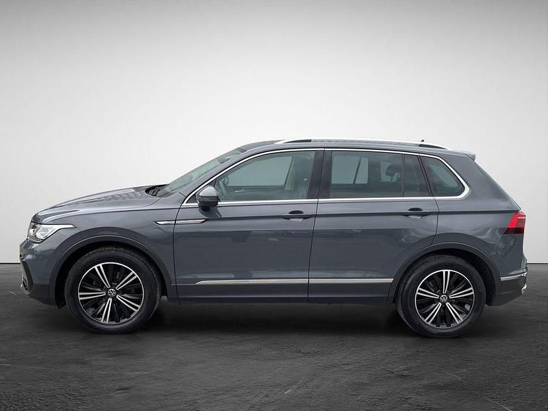Gebraucht VW Tiguan Elegance 150 PS (110 kW) 2023 Weiß (oryxweiß perlmutteffekt) SUV