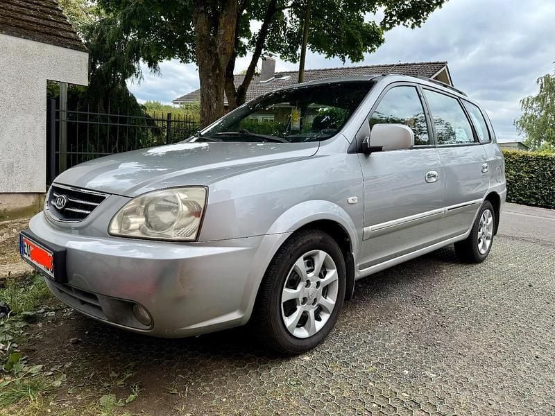 Silber Gebraucht 2002 Kia Carens 2 Van / Kleinbus | 1.200 € (Guter Preis) - Bild 1/4