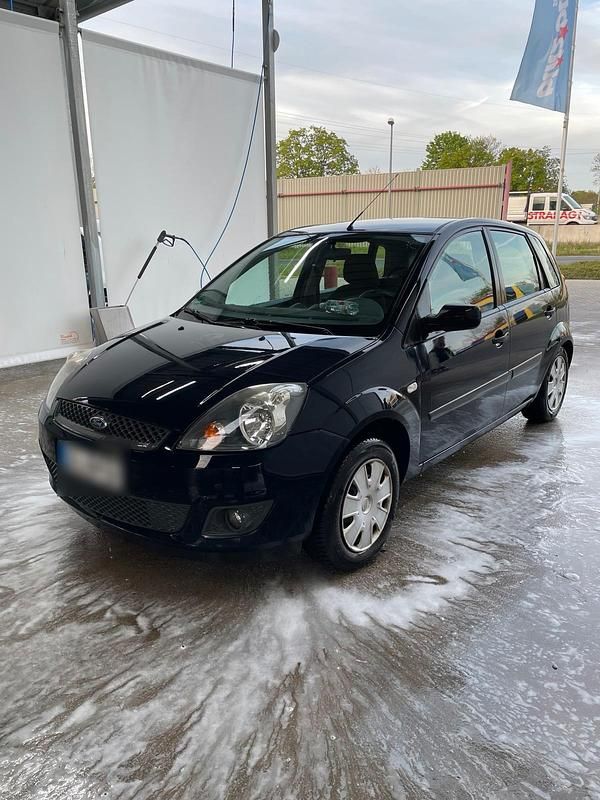 Gebraucht Ford Fiesta 80 PS (58 kW) 2007 Blau Kleinwagen