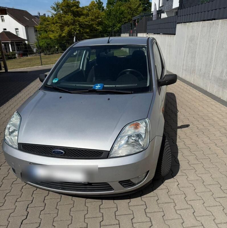 Silber Gebraucht 2004 Ford Fiesta Futura Kleinwagen | 699 € - Bild 1/4