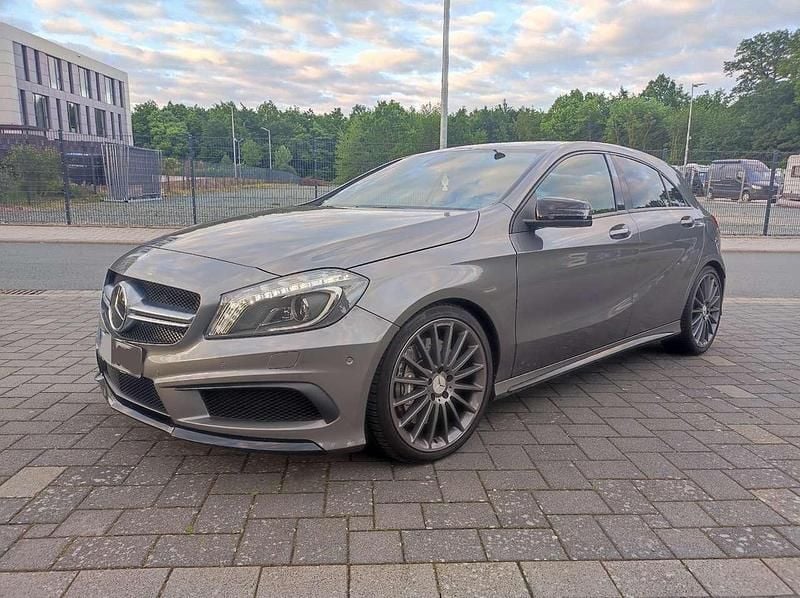 Grau Gebraucht 2014 Mercedes A45 AMG AMG Kleinwagen | 22.450 € (Superpreis) - Bild 1/4