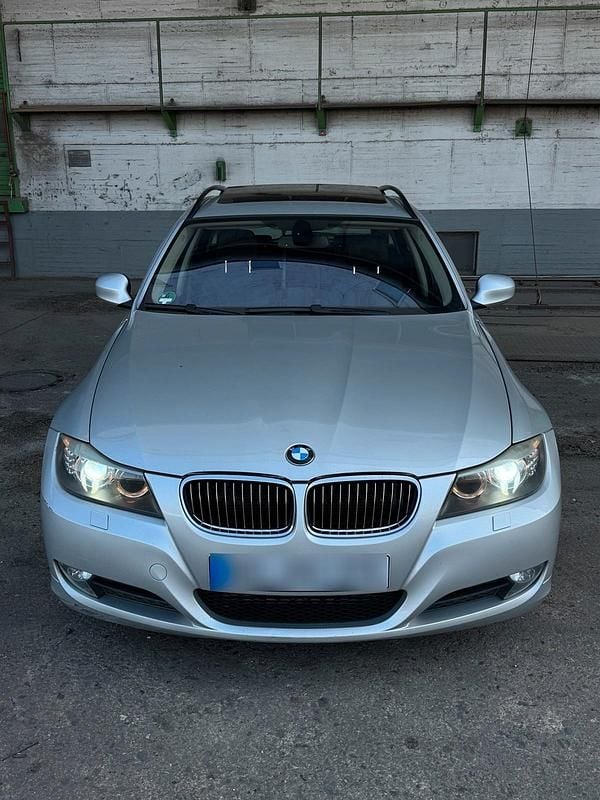 Gebraucht BMW 330 245 PS (180 kW) 2009 Silber Kombi