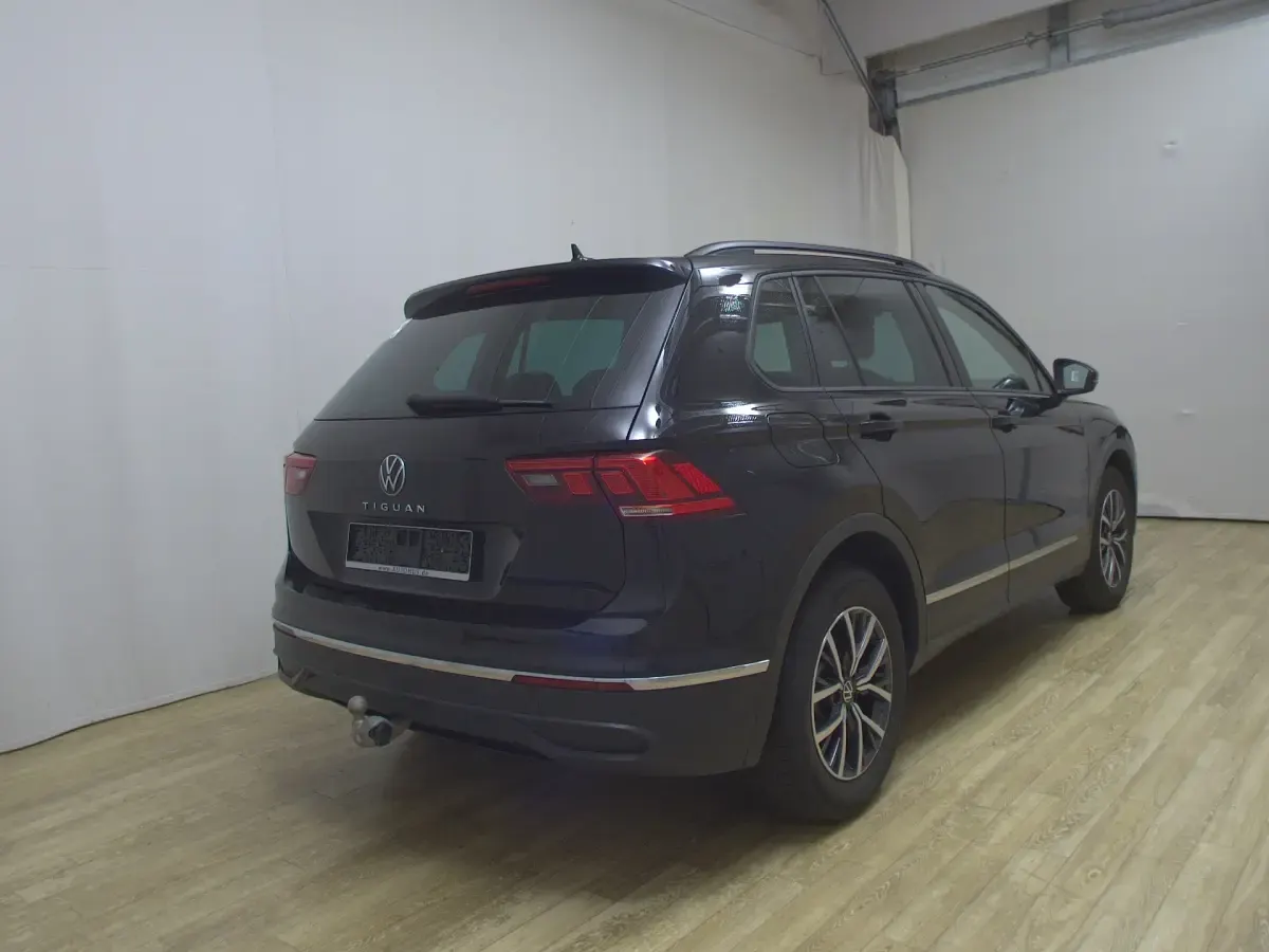 Gebraucht VW Tiguan Life 150 PS (110 kW) 2022 Schwarz SUV