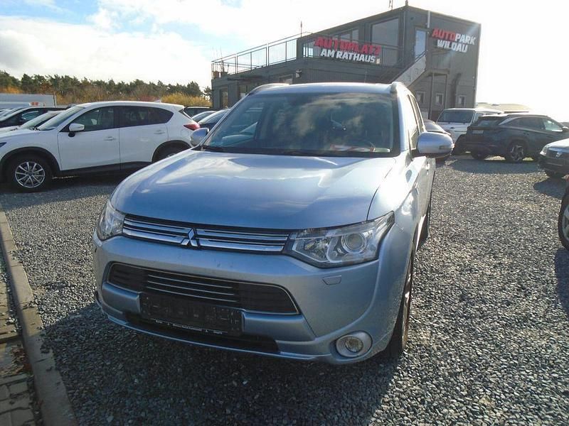 Gebraucht Mitsubishi Outlander P-HEV Instyle 121 PS (88 kW) 2014 Blau SUV