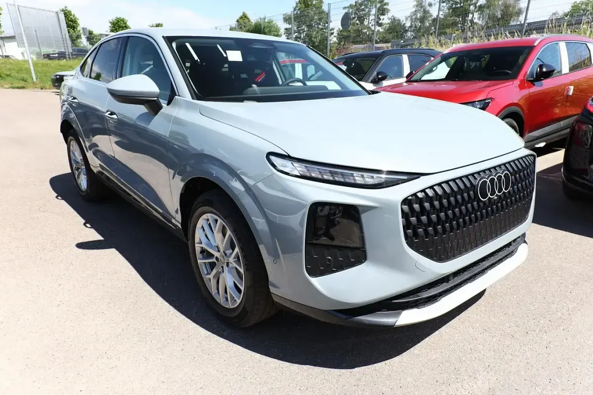 Neu Audi Q3 Sportback Ambiente 204 PS (150 kW) 2026 Pfeilgrau perleffekt SUV