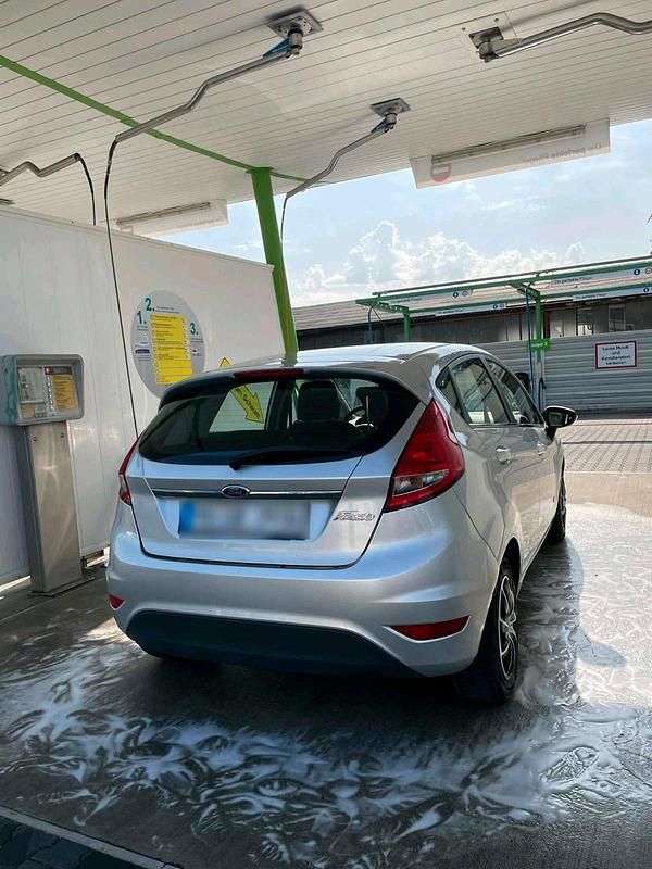 Gebraucht Ford Fiesta 75 PS (55 kW) 2012 Grün Kleinwagen