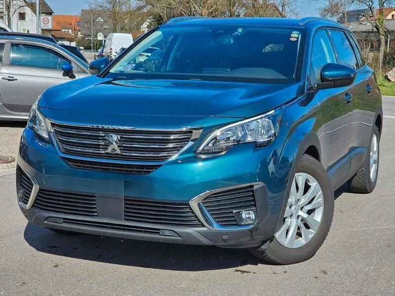Grün Gebraucht 2019 Peugeot 5008 Business-Line Van / Kleinbus | 14.780 € (Fairer Preis) - Bild 1/4