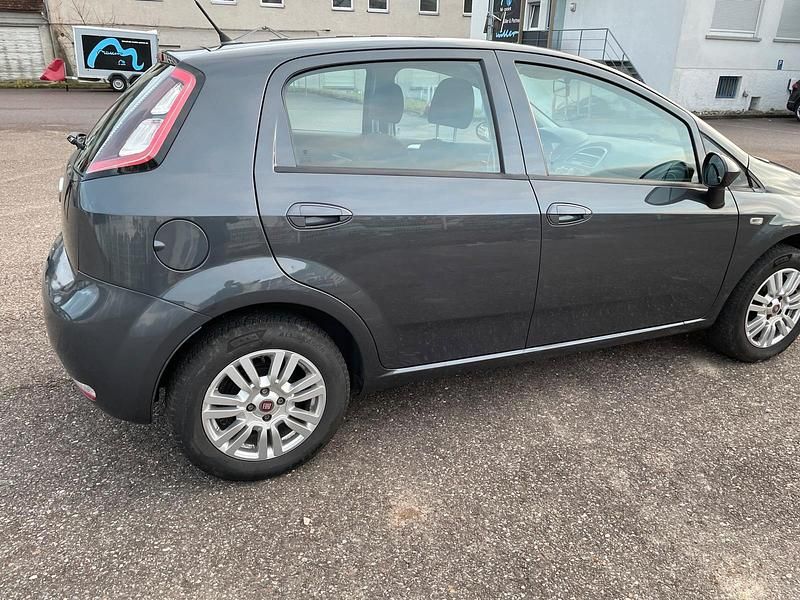 Gebraucht Fiat Punto 69 PS (50 kW) 2015 Grau Kleinwagen