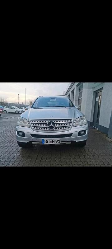 Silber Gebraucht 2006 Mercedes ML500 SUV | 10.700 € - Bild 1/4