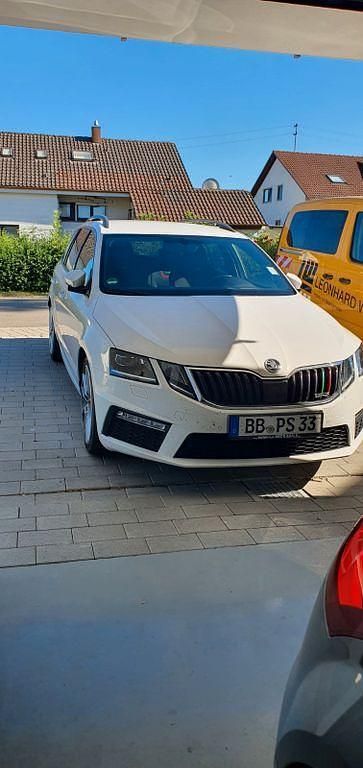 Weiß Gebraucht 2018 Skoda Octavia RS Kombi | 17.000 € (Fairer Preis) - Bild 1/4