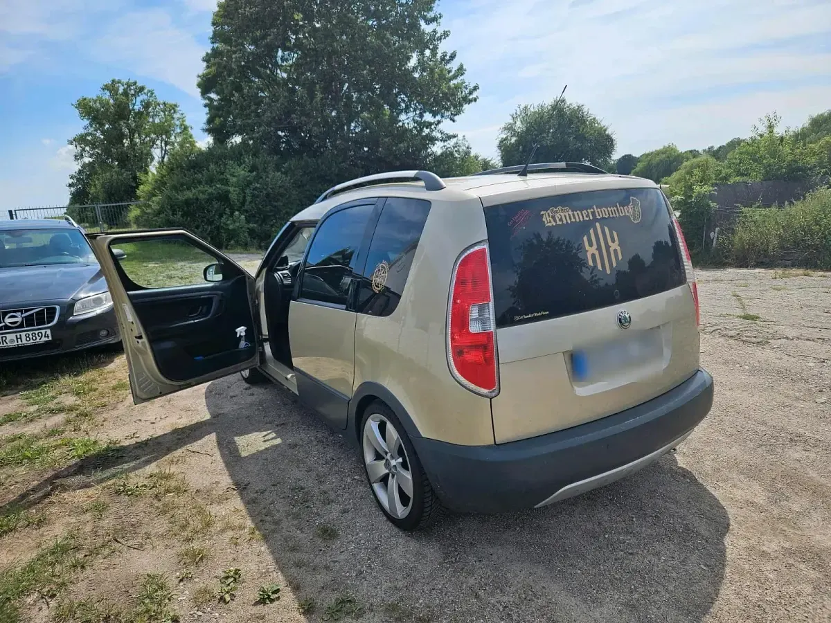 Gebraucht Skoda Roomster 105 PS (77 kW) 2011 Gold Van / Kleinbus