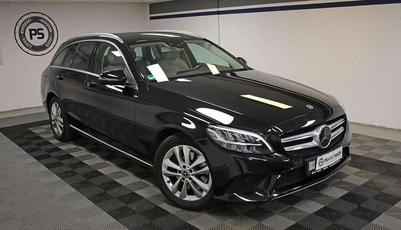 Gebraucht Mercedes C300 258 PS (189 kW) 2019 Obsidianschwarz  metalliclack Kombi
