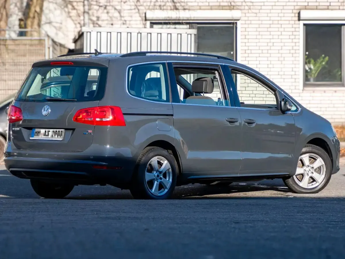 Gebraucht VW Sharan 150 PS (110 kW) 2013 Grau Van / Kleinbus
