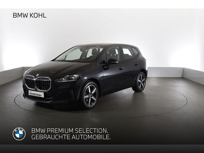 Schwarz Gebraucht 2023 BMW 218 Active Tourer Comfort Edition Van / Kleinbus | 29.980 € (Fairer Preis) - Bild 1/4