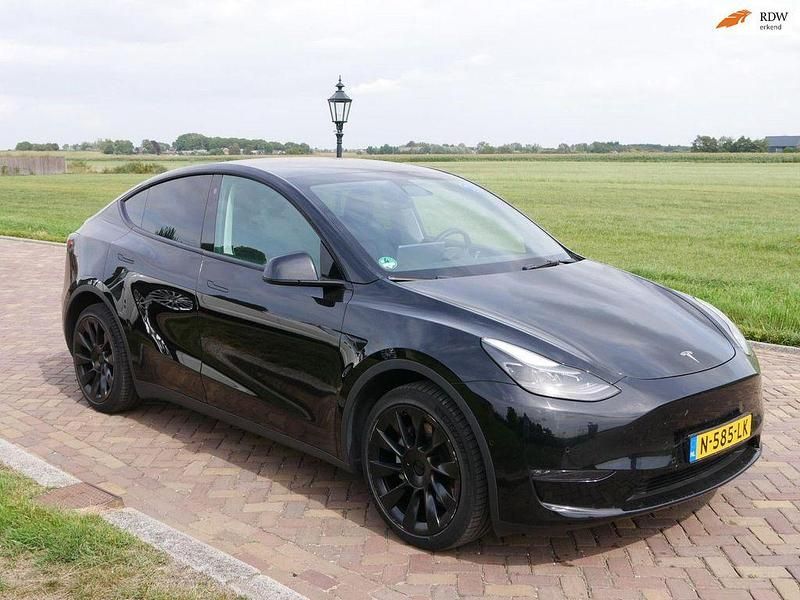 Schwarz Gebraucht 2021 Tesla Model Y Long Range AWD SUV | 34.484 € (Fairer Preis) - Bild 1/3