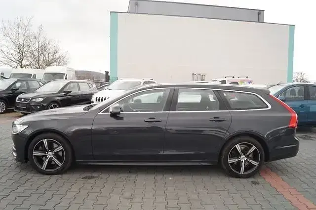 Gebraucht Volvo V90 Momentum 235 PS (172 kW) 2018 Grau Kombi