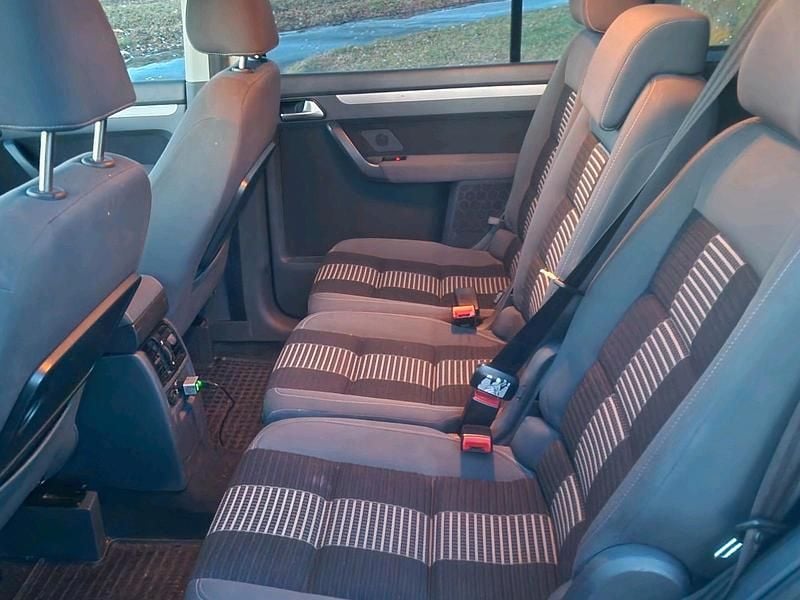 Gebraucht VW Touran 105 PS (77 kW) 2009 Schwarz Van / Kleinbus