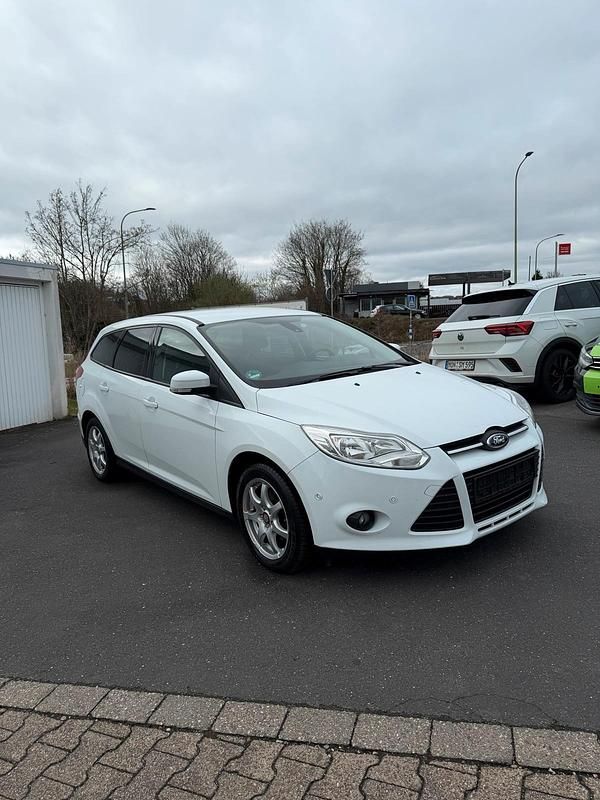 Gebraucht Ford Focus Titanium 100 PS (73 kW) 2014 Weiß Kombi