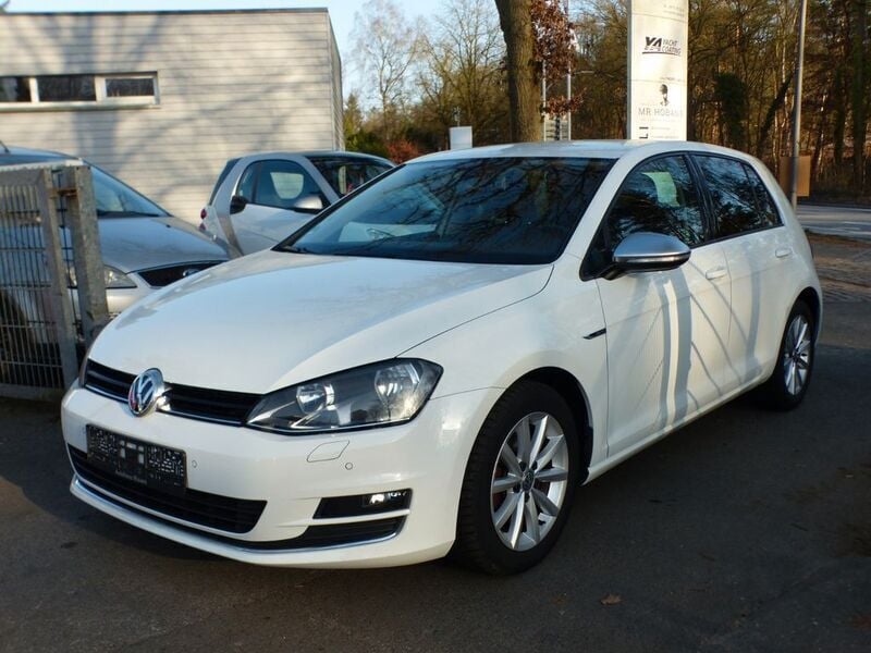 Weiß Gebraucht 2015 VW Golf VII LOUNGE Limousine | 10.699 € (Guter Preis) - Bild 1/4