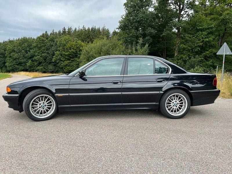 Schwarz Gebraucht 1998 BMW 740 Limousine | 18.000 € (Etwas zu teuer) - Bild 1/4