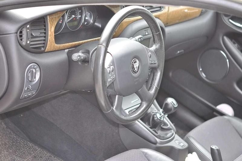 Begagnad Jaguar X-type 131 HK (96 kW) 2007 Guld Sedan