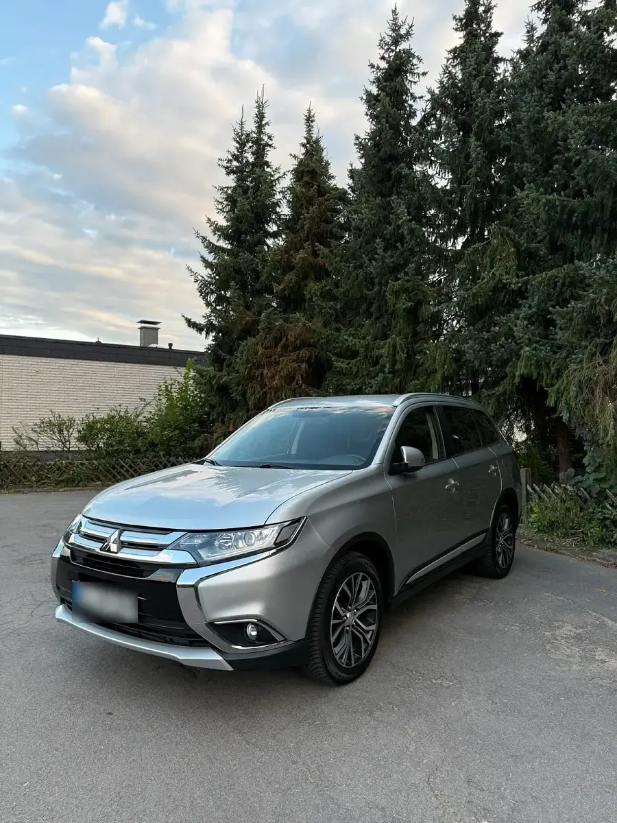 Gebraucht Mitsubishi Outlander 150 PS (110 kW) 2018 Silber SUV