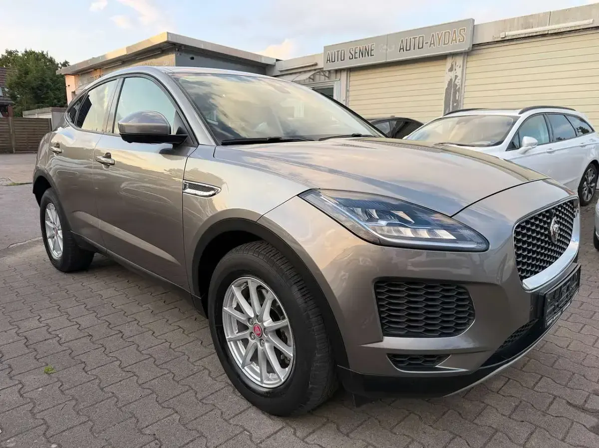 Gebraucht Jaguar E-Pace 200 PS (147 kW) 2019 Silicon silver SUV