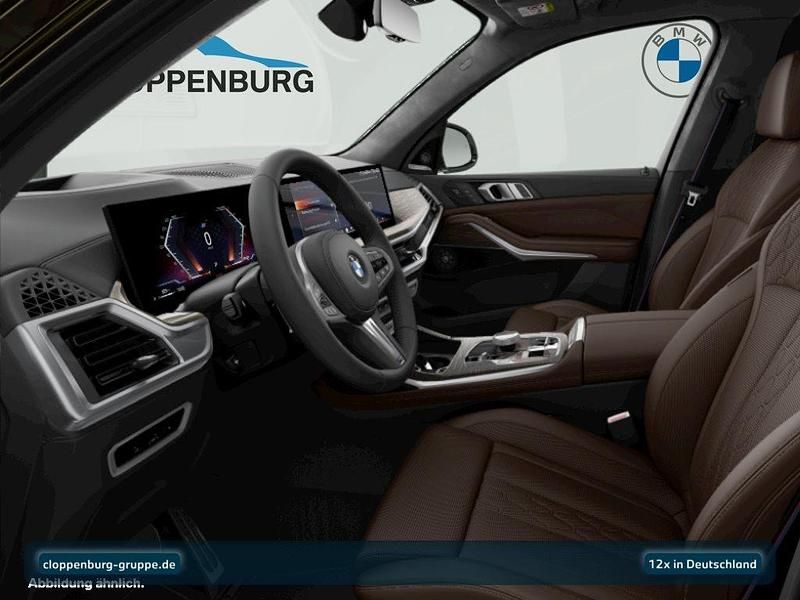 Neu BMW X7 M Sport 352 PS (258 kW) 2026 Grau SUV