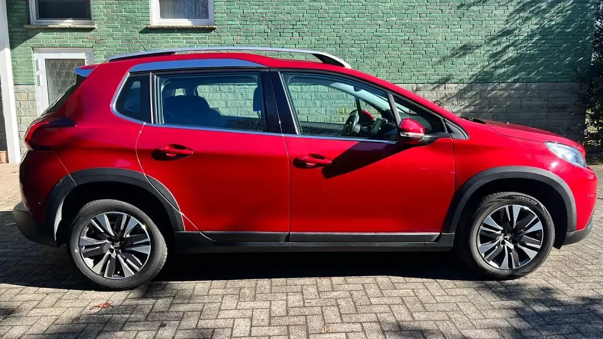 Gebraucht Peugeot 2008 Allure 120 PS (88 kW) 2016 Rot SUV