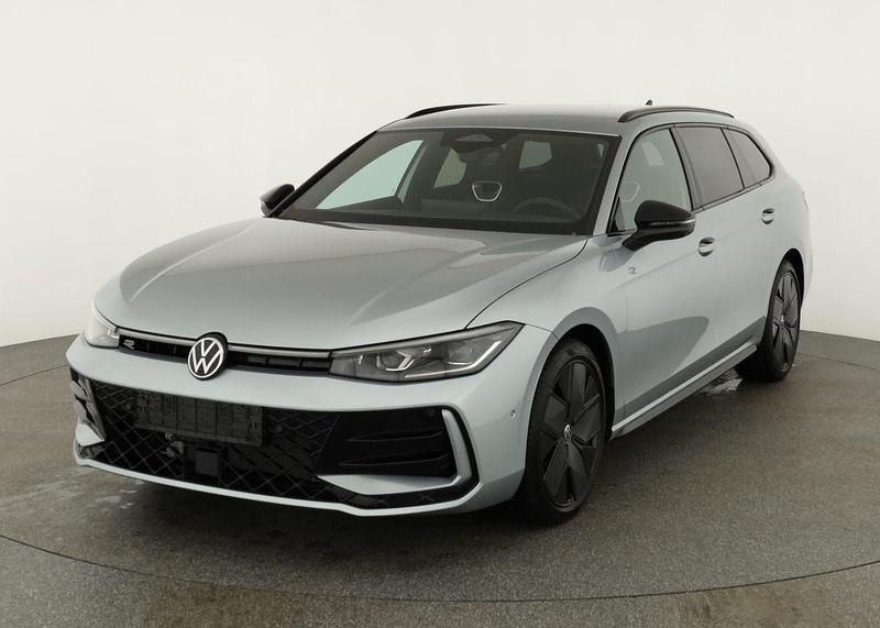 Gebraucht VW Passat R-line 193 PS (141 kW) 2026 Oyster silver metallic Kombi
