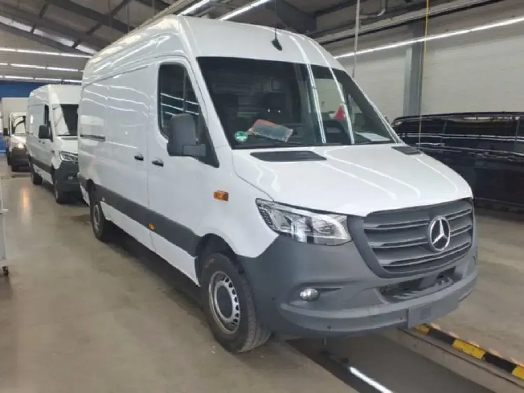 Używany Mercedes Sprinter 170 KM (125 kW) 2024 Biały Van