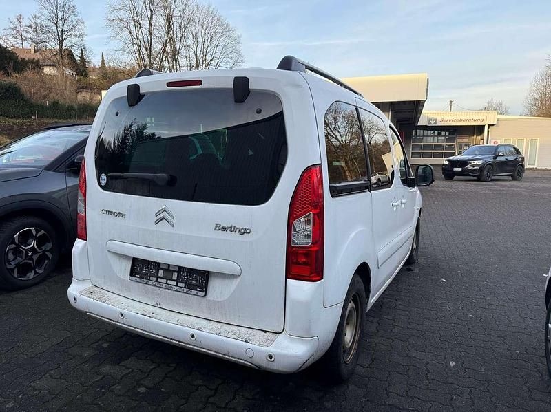 Gebraucht Citroën Berlingo Exclusive 111 PS (81 kW) 2011 Lack weiss banquise/deckende Van / Kleinbus