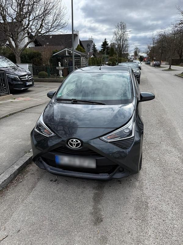 Gebraucht Toyota Aygo 72 PS (52 kW) 2019 Grau Kleinwagen
