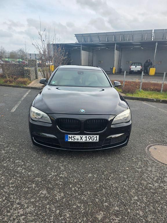 Schwarz Gebraucht 2010 BMW 740 Performance Limousine | 12.999 € (Fairer Preis) - Bild 1/4