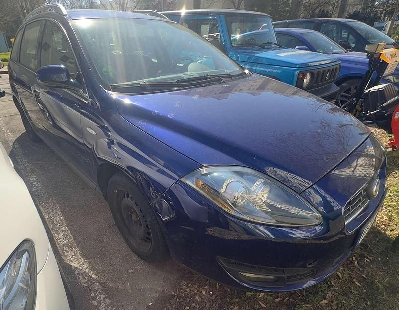 Gebraucht Fiat Croma Dynamic 147 PS (108 kW) 2009 Dunkelblau Kombi