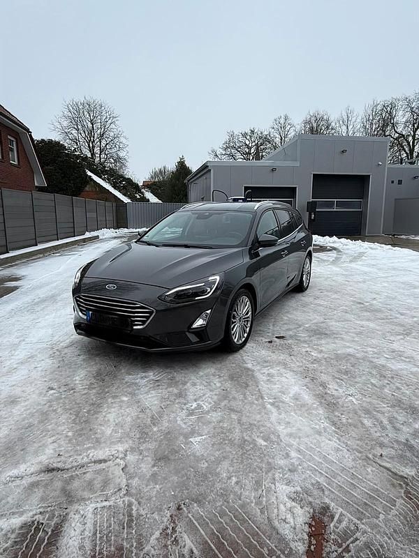 Gebraucht Ford Focus Titanium 150 PS (110 kW) 2019 Grau Kombi