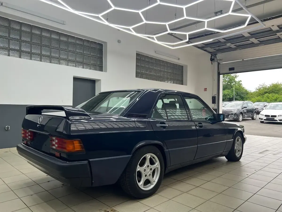 Gebraucht Mercedes 190 118 PS (86 kW) 1989 Blau Limousine