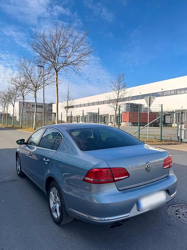 Gebraucht VW Passat 160 PS (117 kW) 2013 Grau Limousine