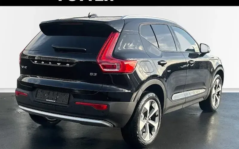 Neu Volvo XC40 Core 163 PS (119 kW) 2025 Schwarz SUV