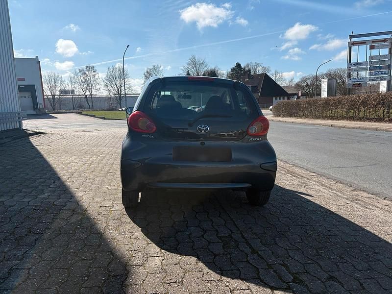Gebraucht Toyota Aygo Cool 68 PS (50 kW) 2005 Grau Kleinwagen