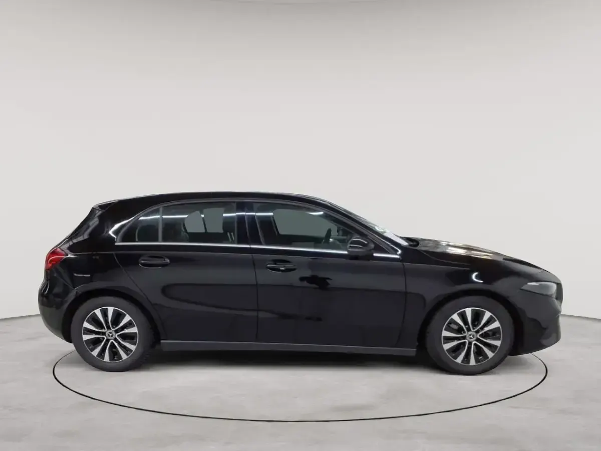 Gebraucht Mercedes A180 136 PS (100 kW) 2023 Nachtschwarz Limousine
