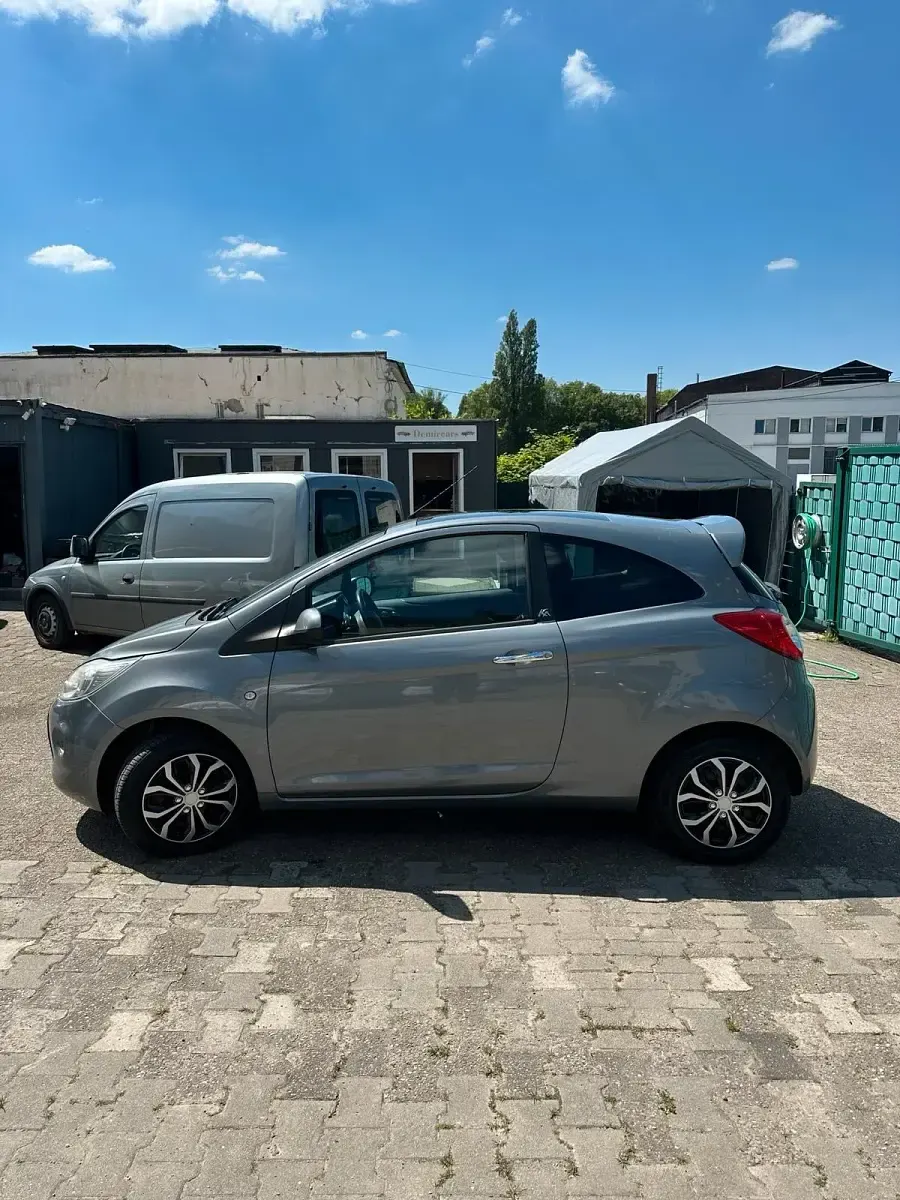 Gebraucht Ford Ka Individual 69 PS (50 kW) 2012 Grau Kleinwagen