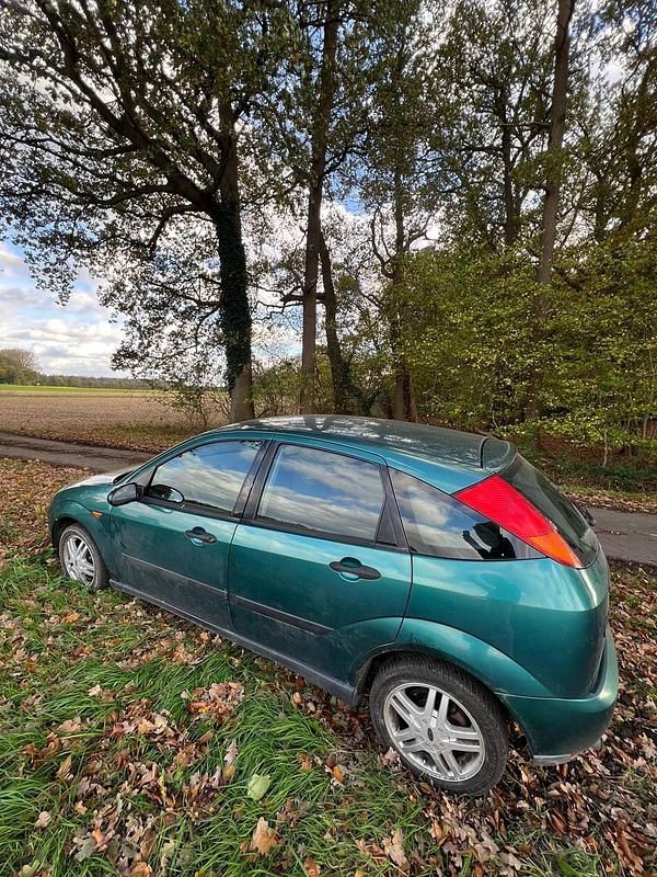 Gebraucht Ford Focus 100 PS (73 kW) 2001 Kleinwagen