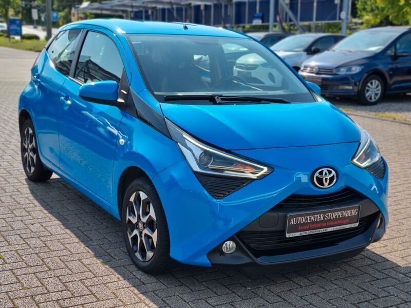 Blau Gebraucht 2020 Toyota Aygo X-play Kleinwagen | 8.990 € (Guter Preis) - Bild 1/4