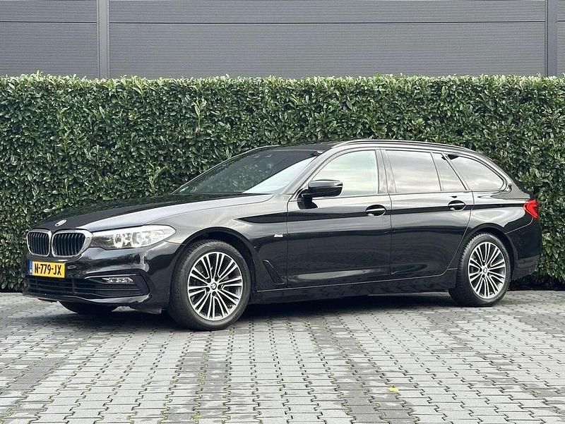 Schwarz Gebraucht 2018 BMW 520 Executive Kombi | 15.950 € (Guter Preis) - Bild 1/4