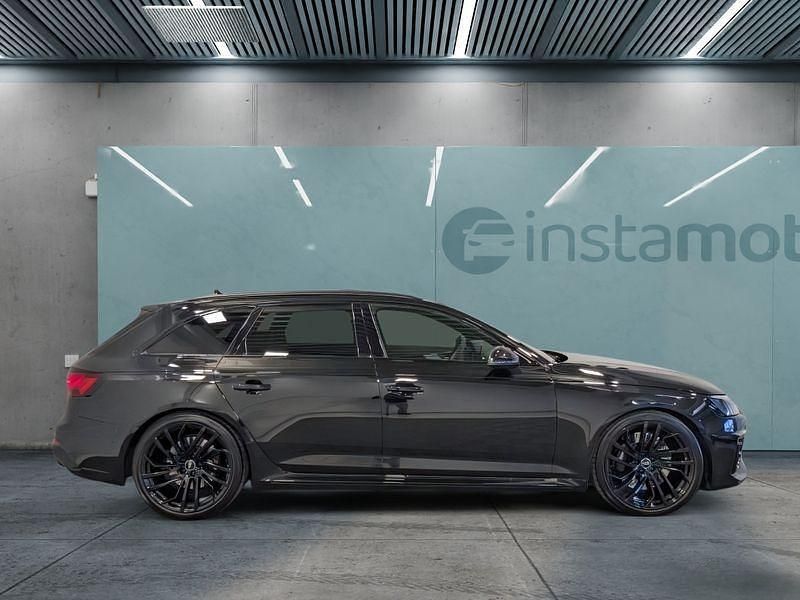 Schwarz Gebraucht 2023 Audi RS4 Kombi | 79.799 € (Etwas zu teuer) - Bild 1/4