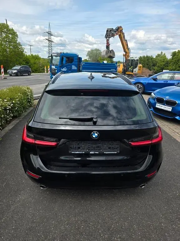 Gebraucht BMW 330 Sport Line 286 PS (210 kW) 2021 Schwarz Kombi