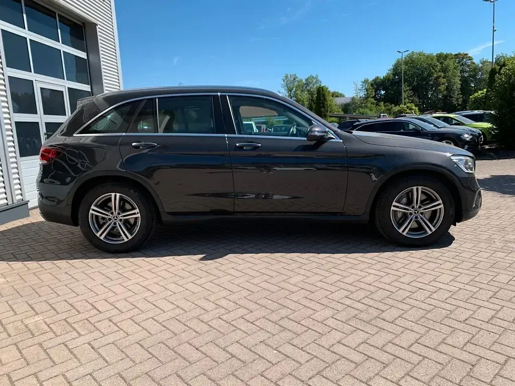 Gebraucht Mercedes GLC300e Exclusive 320 PS (235 kW) 2021 Grau SUV