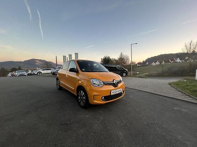 Gebraucht Renault Twingo Techno 60 kW (82 PS) 2023 Mangogelb Kleinwagen