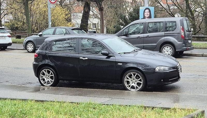 Gebraucht Alfa Romeo 147 105 PS (77 kW) 2009 Schwarz Kleinwagen
